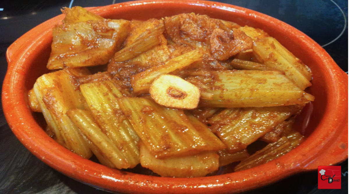 cardo al ajoarriero con pechuga de pollo a la plancha y crema de espárragos